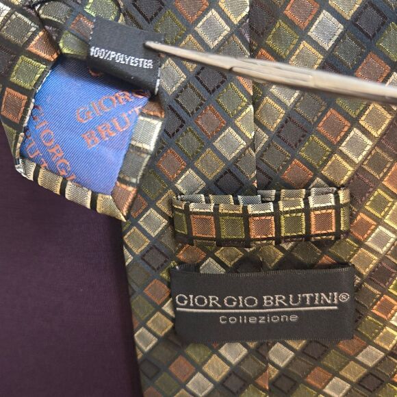 Giorgio Brutini Elegant Green and Gold Checkered Tie - Picture 5 of 5